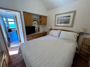 Photo #6 of Ocean Front Cabin 15, Jacuzzi & Sensational Views in Smith River, CA