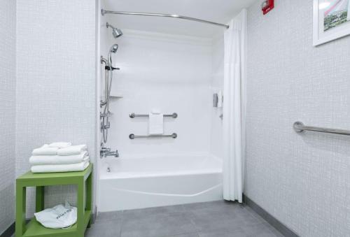 Photo #3 of Hampton Inn Biloxi Beach Boulevard in Biloxi, MS