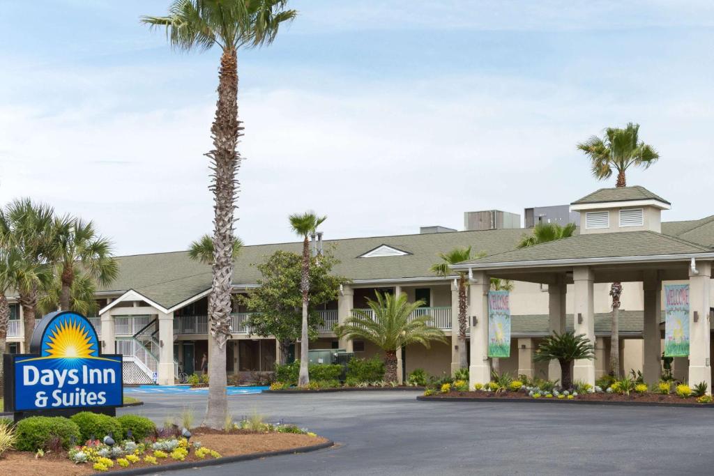 Photo of Days Inn & Suites by Wyndham Jekyll Island in Jekyll Island, GA