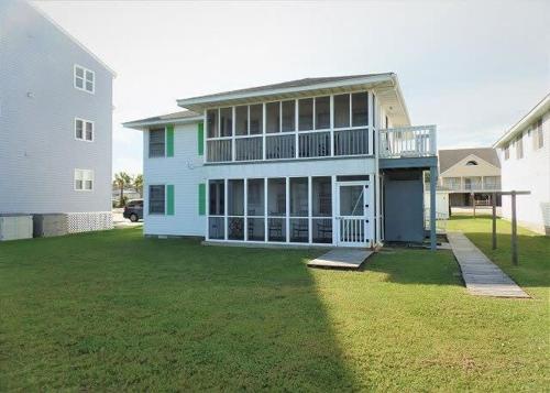 Photo #3 of Cool Air Cottage Downstairs OF Duplex in North Myrtle Beach, SC