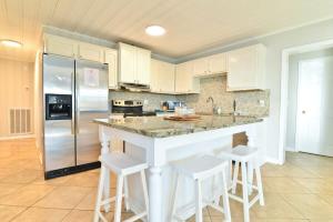 Photo #4 of HAZELS CHILD II Beach House DIRECT OCEANFRONT Ocean and Pier Views in North Myrtle Beach, SC