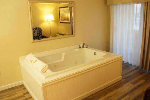 Photo #3 of Surf Side Hotel in Nags Head, NC
