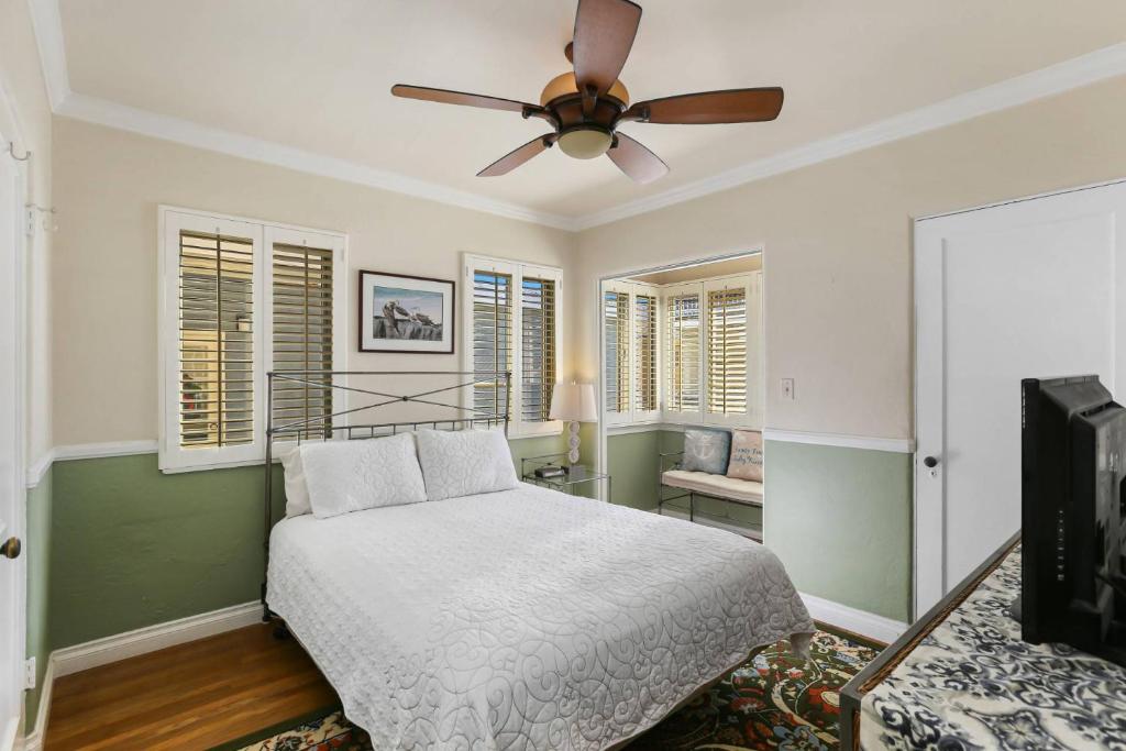 Photo #1 of 821 West Bay Avenue in Newport Beach, CA