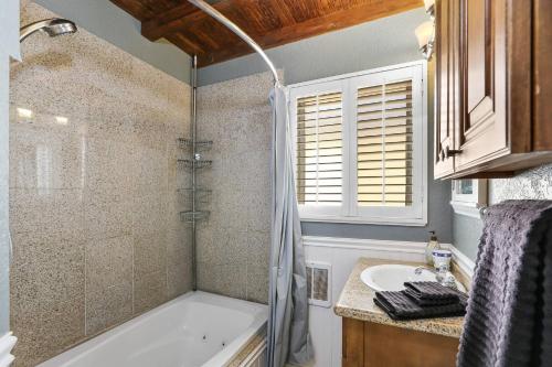 Photo #3 of 821 West Bay Avenue in Newport Beach, CA