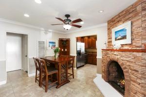 Photo #4 of 821 West Bay Avenue in Newport Beach, CA