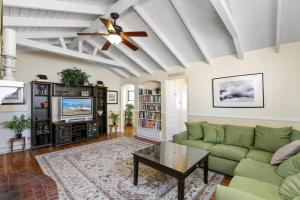 Photo #5 of 821 West Bay Avenue in Newport Beach, CA