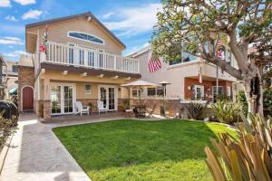 Photo #6 of 821 West Bay Avenue in Newport Beach, CA