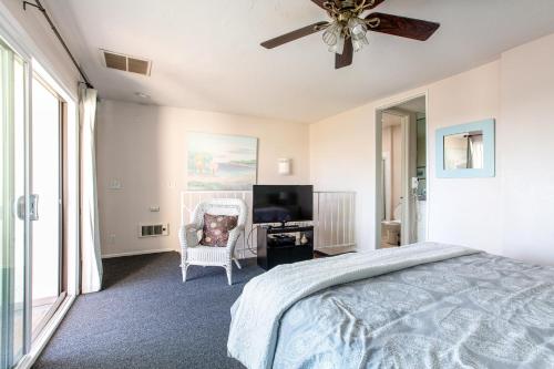 Photo #2 of 3 Bedroom! - Complex is on the beach with huge pool in Oceanside, CA
