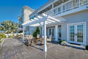 Photo #6 of Juniper Beach Entire Home - Sleeps 18 - Oceanfront in Carlsbad, CA