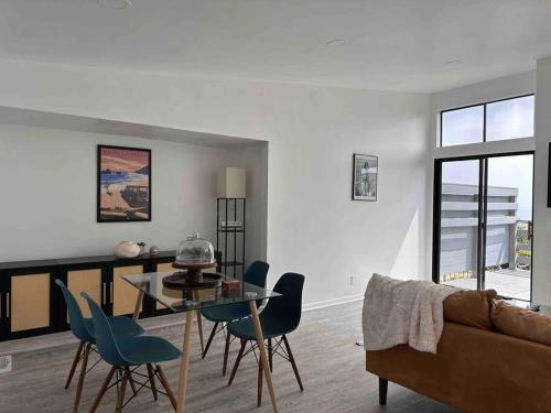 Photo #2 of 30 PCT OFF!! Limited Time! Malibu Ocean Wave with King Bed, Walking to Beach and Hiking in Malibu, CA