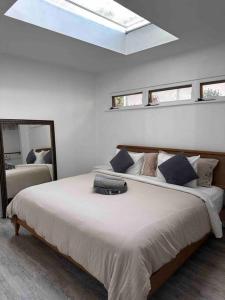 Photo #4 of 30 PCT OFF!! Limited Time! Malibu Ocean Wave with King Bed, Walking to Beach and Hiking in Malibu, CA