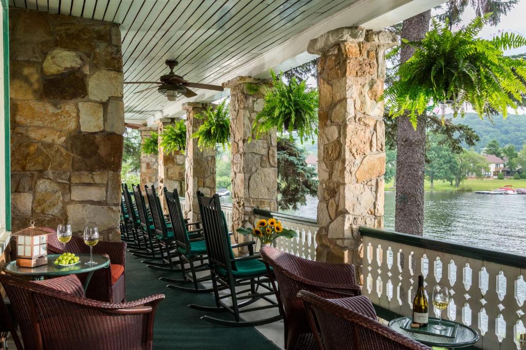 Photo of Lake Pointe Inn in McHenry, MD