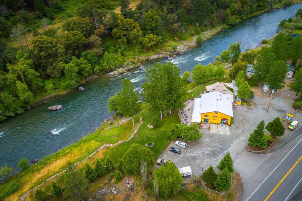 Photo of Strawhouse Resorts in Junction City, CA