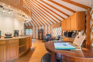Photo #4 of Strawhouse Resorts in Junction City, CA