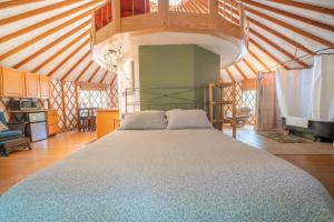 Photo #6 of Strawhouse Resorts in Junction City, CA