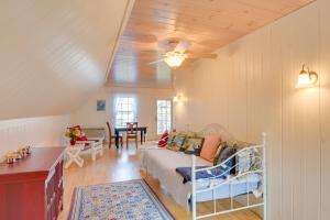 Photo #4 of Beachfront Brooklin Studio with Private Balcony! in Brooklin, MAINE