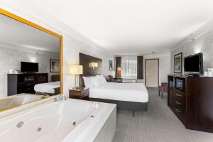 Photo #6 of Quality Inn Lakefront in St Ignace, MI