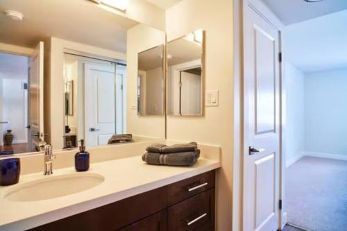 Photo #3 of Blue Agate - Seaside Bright 2BR with Marina Views in Marina del Rey, CA