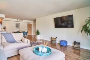 Photo #6 of Blue Agate - Seaside Bright 2BR with Marina Views in Marina del Rey, CA