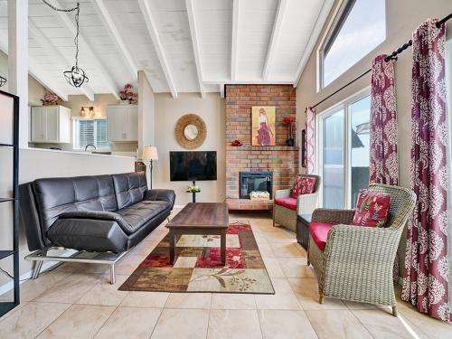 Photo #2 of 3607 Seashore Dr B in Newport Beach, CA