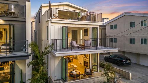 Photo #2 of Beach Paradise - Stunning 3-Story in Long Beach in Long Beach, CA