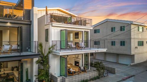 Photo #3 of Beach Paradise - Stunning 3-Story in Long Beach in Long Beach, CA