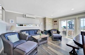 Photo #4 of 2314 W Oceanfront A & B in Newport Beach, CA