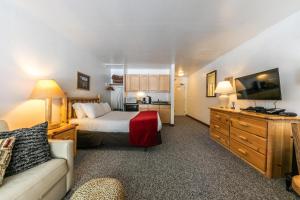 Photo #4 of Modern Studio w/Balcony #211 at Donner Lake Village in Truckee, CA