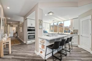 Photo #4 of 3BR Oceanview, Gated Community & Parking, Elevator in Oceanside, CA