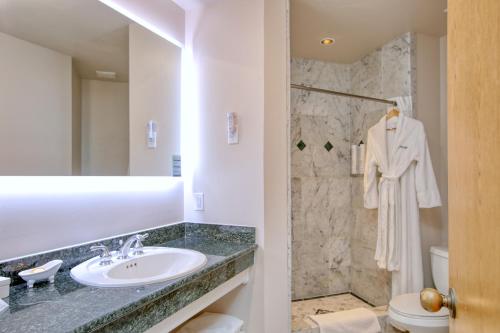 Photo #3 of SeaVenture Beach Hotel in Pismo Beach, CA