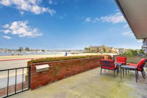 Photo #5 of 925 W Bay Ave in Newport Beach, CA