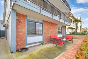 Photo #6 of 925 W Bay Ave in Newport Beach, CA