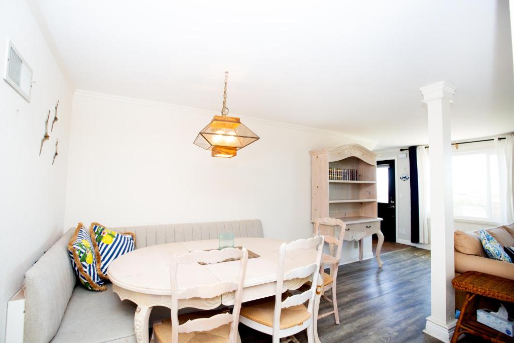 Photo #1 of 1121 E Balboa Blvd A in Newport Beach, CA