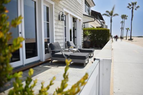 Photo #2 of 1028 W Oceanfront in Newport Beach, CA