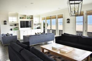 Photo #6 of 1028 W Oceanfront in Newport Beach, CA