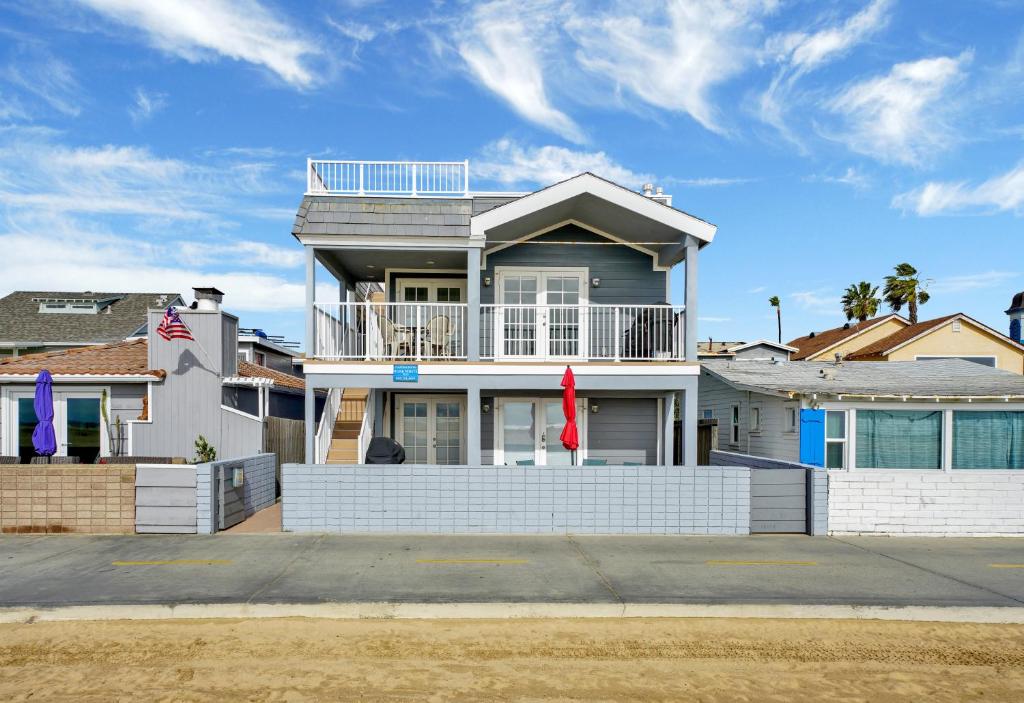 Photo #1 of 1404 W Oceanfront A in Newport Beach, CA