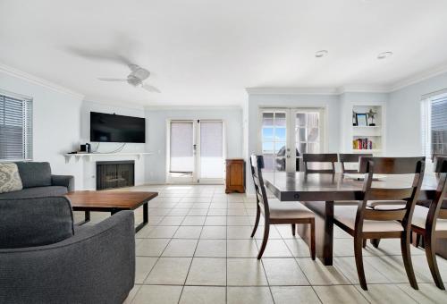 Photo #2 of 1404 W Oceanfront A in Newport Beach, CA