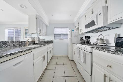 Photo #3 of 1404 W Oceanfront A in Newport Beach, CA