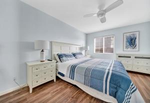 Photo #4 of 1404 W Oceanfront A in Newport Beach, CA