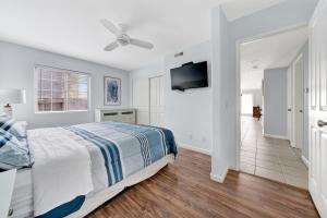 Photo #5 of 1404 W Oceanfront A in Newport Beach, CA