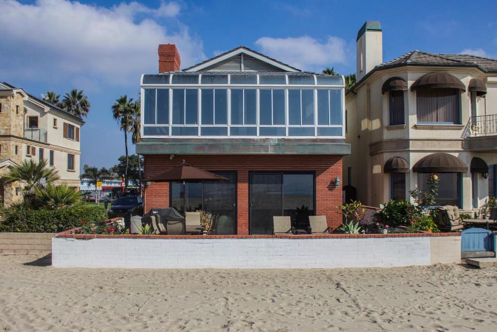 Photo #1 of 5911 Seashore Dr in Newport Beach, CA