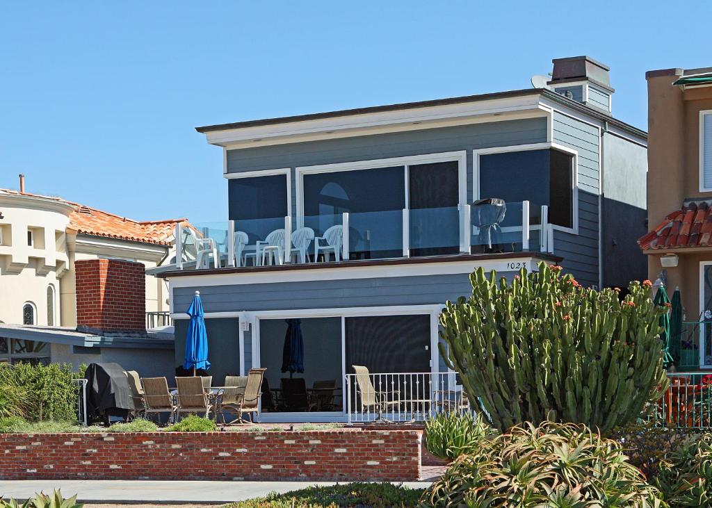 Photo #1 of 1023 E Balboa B in Newport Beach, CA