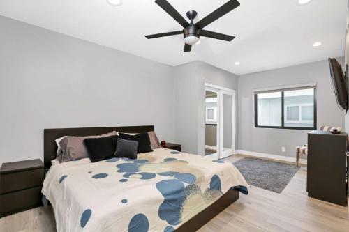 Photo #2 of 308 35th Street, Unit A (Lower) in Queens, NY