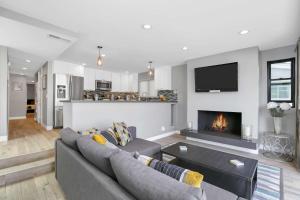 Photo #5 of 308 35th Street, Unit A (Lower) in Queens, NY
