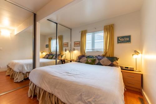 Photo #2 of Newport Beach House 1 block from the beach FREE pickleball courts and 5 beach cruisers in Newport Beach, CA