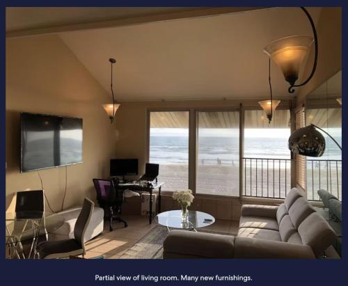 Photo #3 of Ocean Front Beauty right on Best Beach in Mission Beach, San Diego! in San Diego, CA