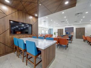 Photo #5 of Holiday Inn Express Corpus Christi - Beachfront by IHG in Corpus Christi, TX