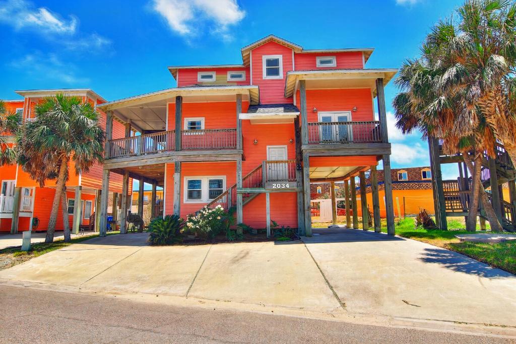 Photo of 6BDRM Beach Home - Oceanviews - Recently Renovated - Shared Pool & HotTub in Port Aransas, TX