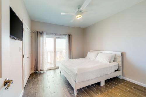 Photo #2 of Las Joyas Bayview Home #202 in Port Isabel, TX