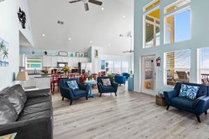 Photo #6 of Shenanigans! Beachfront & HotTub in Bolivar Peninsula, TX